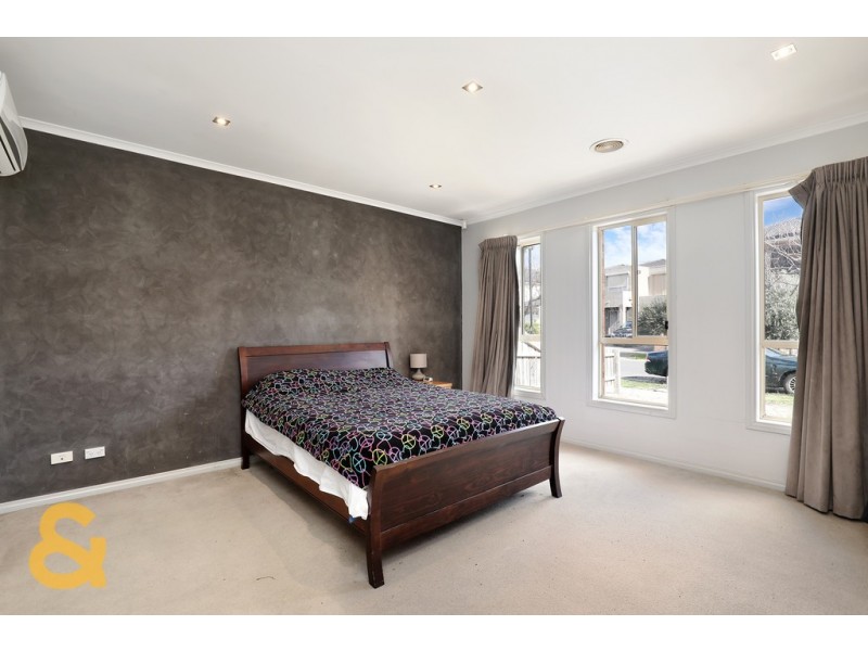 18 Watersedge Way, Roxburgh Park VIC 3064