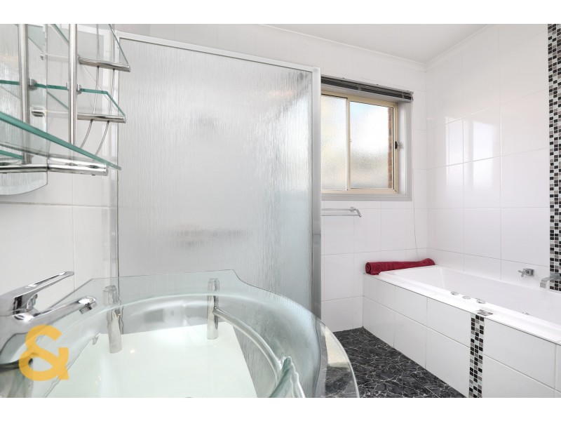 18 Watersedge Way, Roxburgh Park VIC 3064