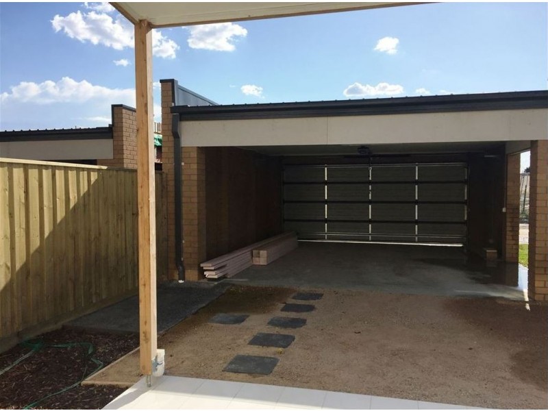 40 Oscar Circuit, Roxburgh Park VIC 3064