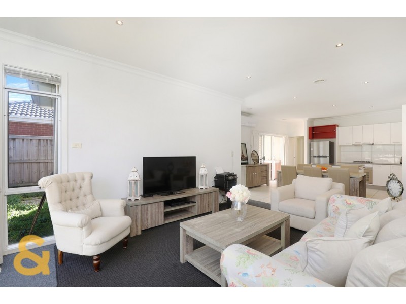 5 Crestview Close, Roxburgh Park VIC 3064