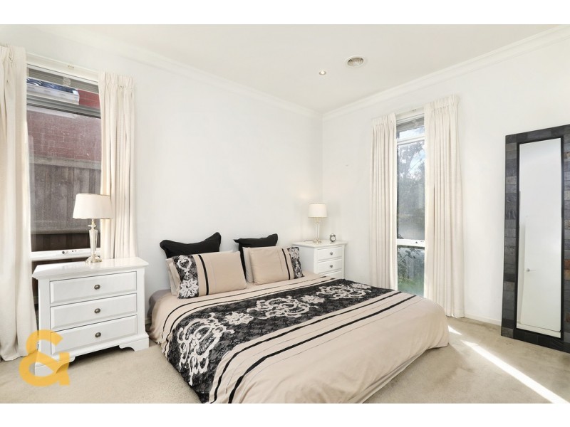 5 Crestview Close, Roxburgh Park VIC 3064