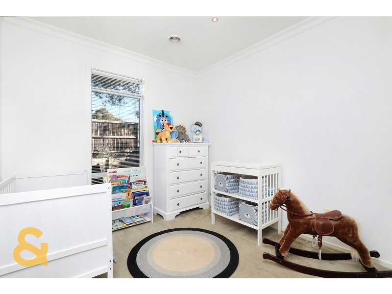 5 Crestview Close, Roxburgh Park VIC 3064