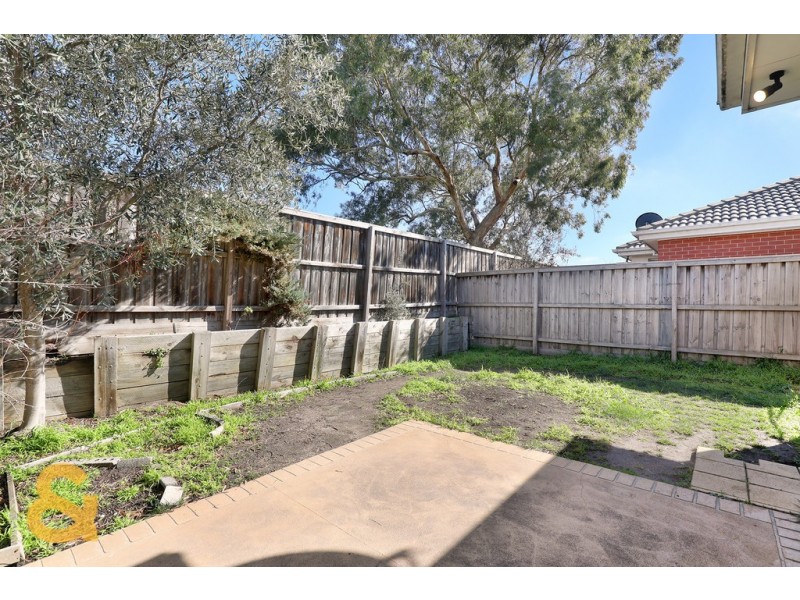 5 Crestview Close, Roxburgh Park VIC 3064