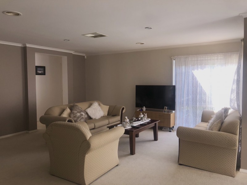 30 Thames Way, Roxburgh Park VIC 3064