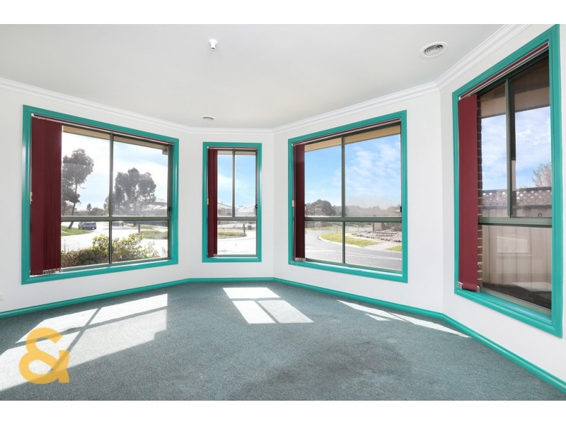 17 Mackellar Drive, Roxburgh Park VIC 3064