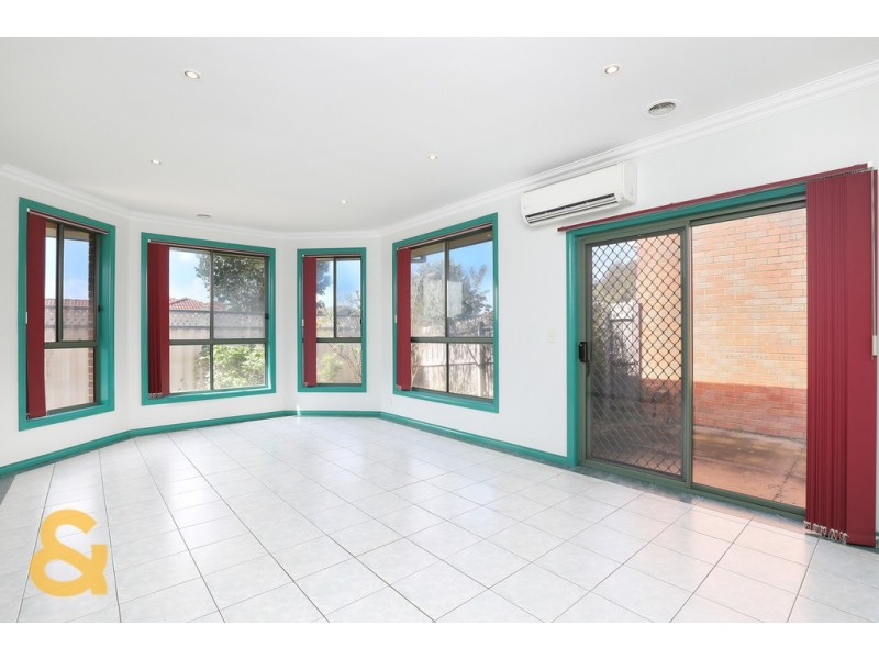 17 Mackellar Drive, Roxburgh Park VIC 3064