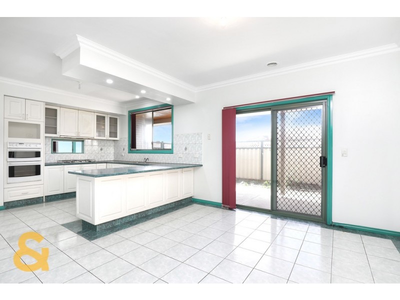 17 Mackellar Drive, Roxburgh Park VIC 3064