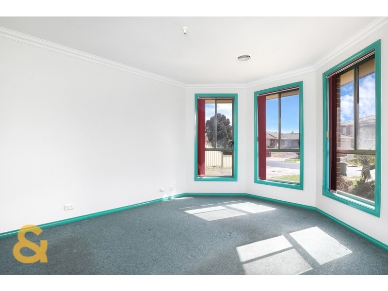 17 Mackellar Drive, Roxburgh Park VIC 3064