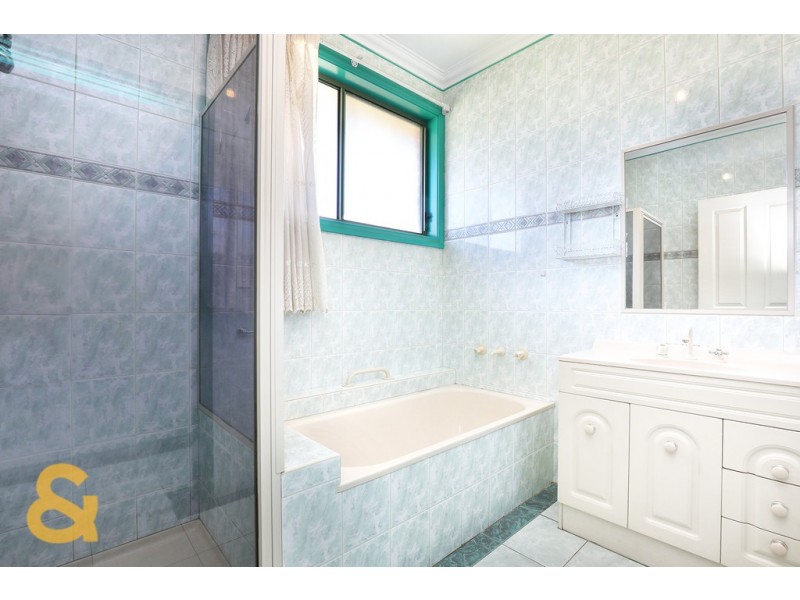 17 Mackellar Drive, Roxburgh Park VIC 3064