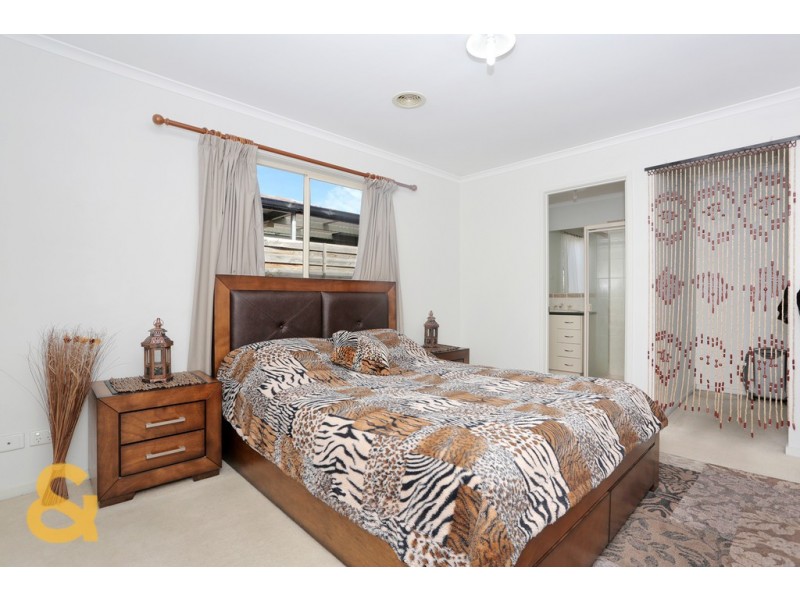 23 Lockwood Drive, Roxburgh Park VIC 3064
