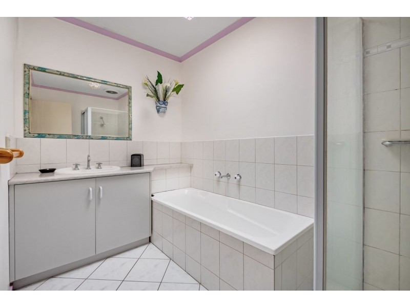 5 Perry Court, Roxburgh Park VIC 3064