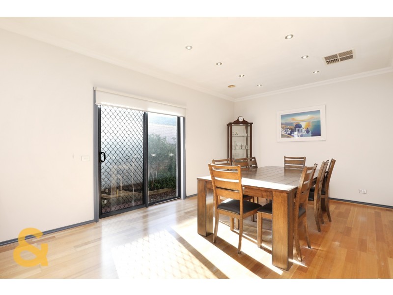 25 Dalwhinnie Crescent, Craigieburn VIC 3064
