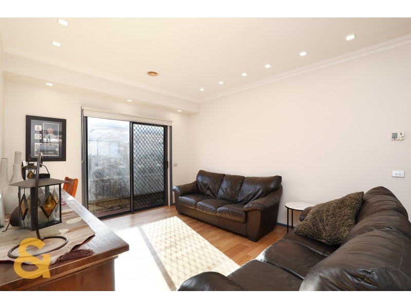 25 Dalwhinnie Crescent, Craigieburn VIC 3064