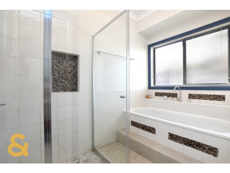 25 Dalwhinnie Crescent, Craigieburn VIC 3064