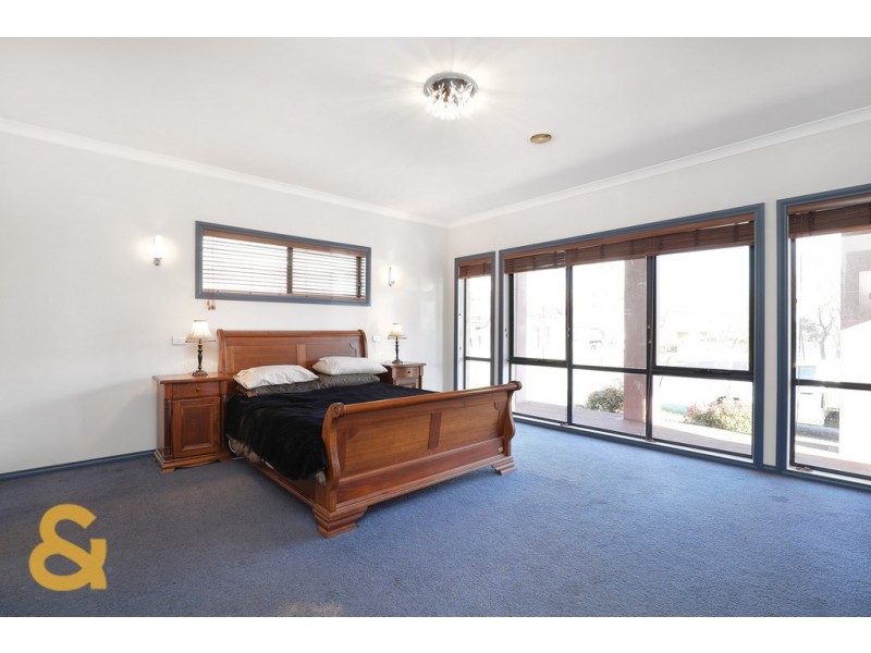 25 Dalwhinnie Crescent, Craigieburn VIC 3064