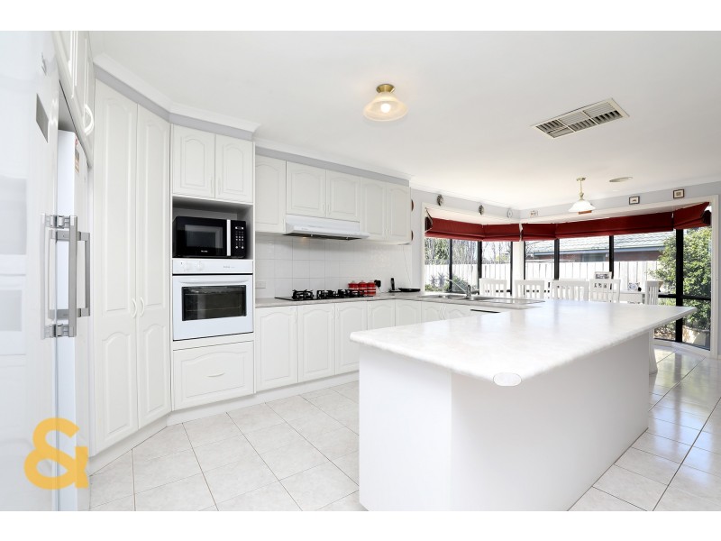 8 Neman Court, Roxburgh Park VIC 3064