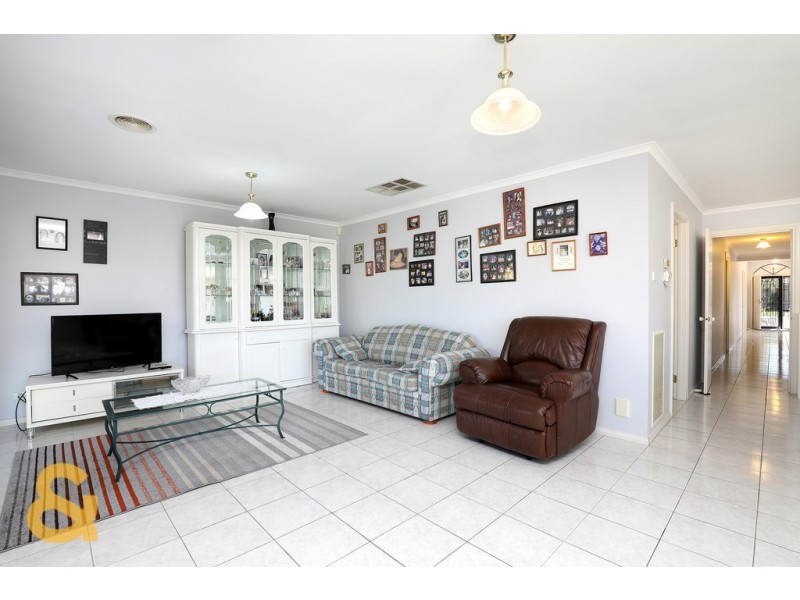 8 Neman Court, Roxburgh Park VIC 3064
