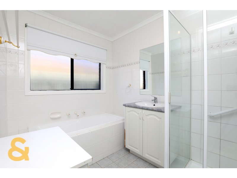 8 Neman Court, Roxburgh Park VIC 3064