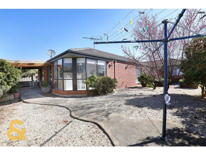 8 Neman Court, Roxburgh Park VIC 3064