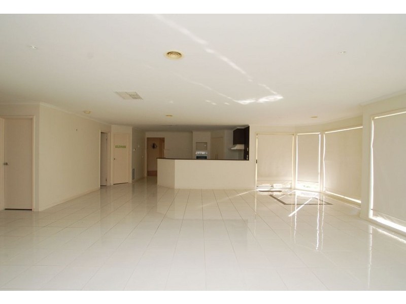 12 Sherwin Place, Roxburgh Park VIC 3064
