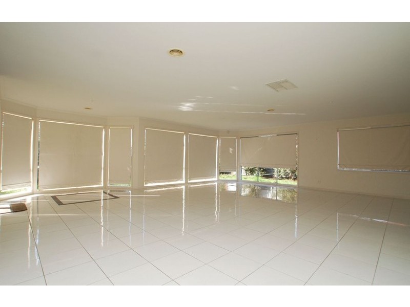 12 Sherwin Place, Roxburgh Park VIC 3064