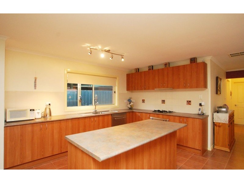 31 Wisla Circuit, Roxburgh Park VIC 3064