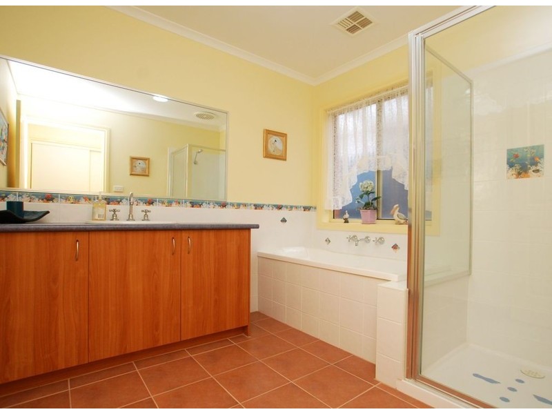 31 Wisla Circuit, Roxburgh Park VIC 3064