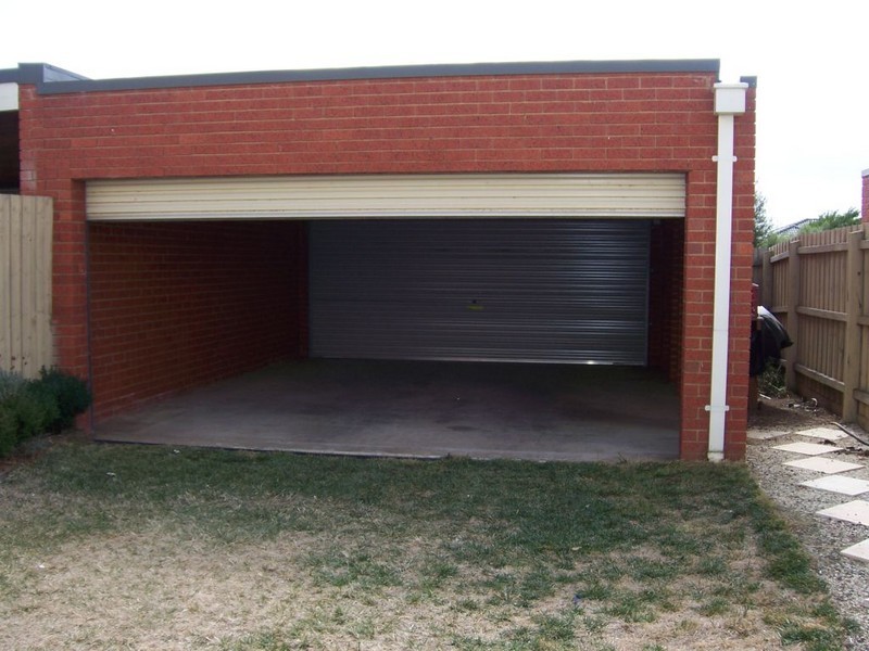 16  Corona Place, Roxburgh Park VIC 3064