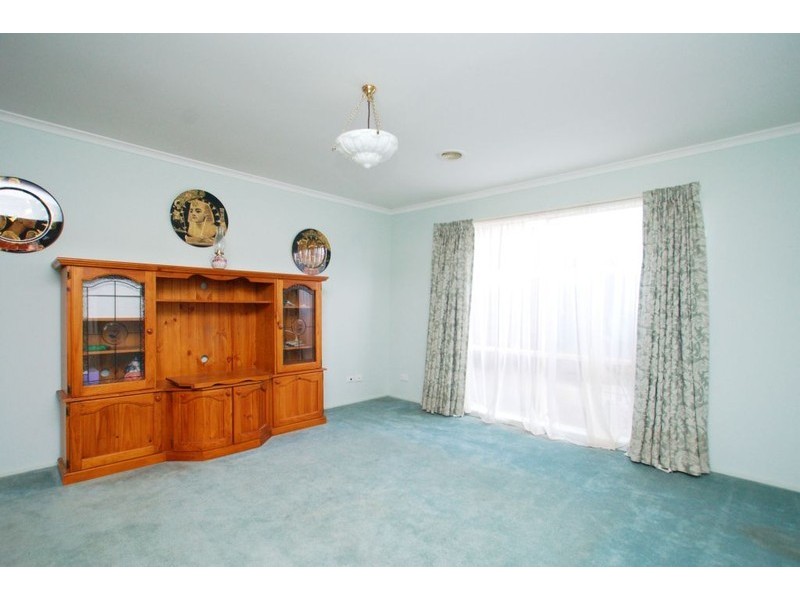 25 McConnell Crescent, Roxburgh Park VIC 3064
