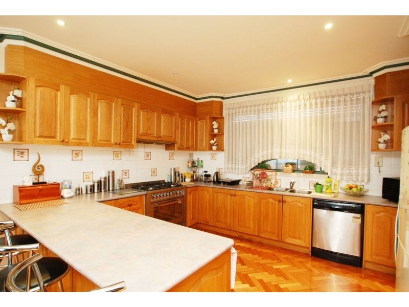 64 Mckenzie Crescent, Roxburgh Park VIC 3064