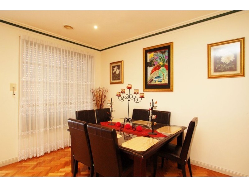 64 Mckenzie Crescent, Roxburgh Park VIC 3064