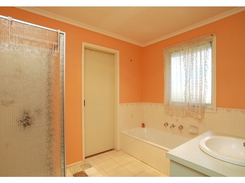 24 Hibiscus Close, Meadow Heights VIC 3048