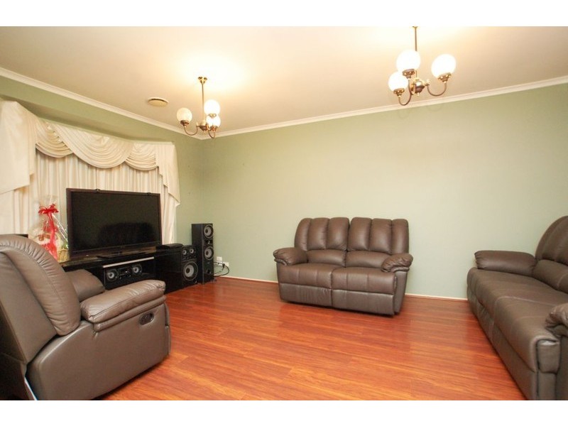 39 st clair Blvd, Roxburgh Park VIC 3064