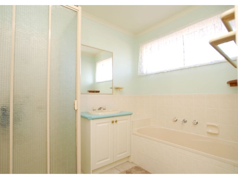 39 st clair Blvd, Roxburgh Park VIC 3064