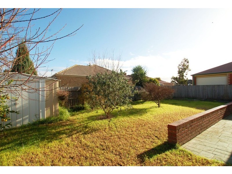 39 st clair Blvd, Roxburgh Park VIC 3064