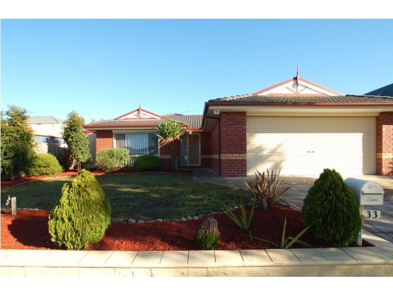 33 Salween Crescent, Roxburgh Park VIC 3064