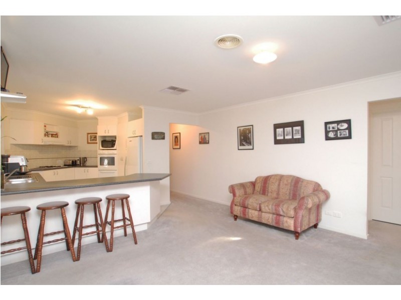 33 Salween Crescent, Roxburgh Park VIC 3064