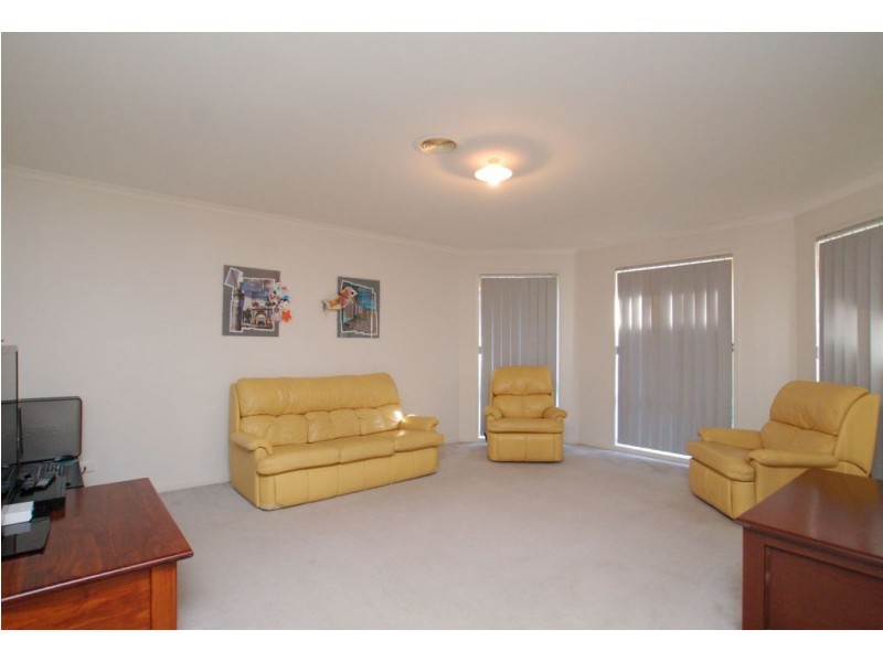 33 Salween Crescent, Roxburgh Park VIC 3064