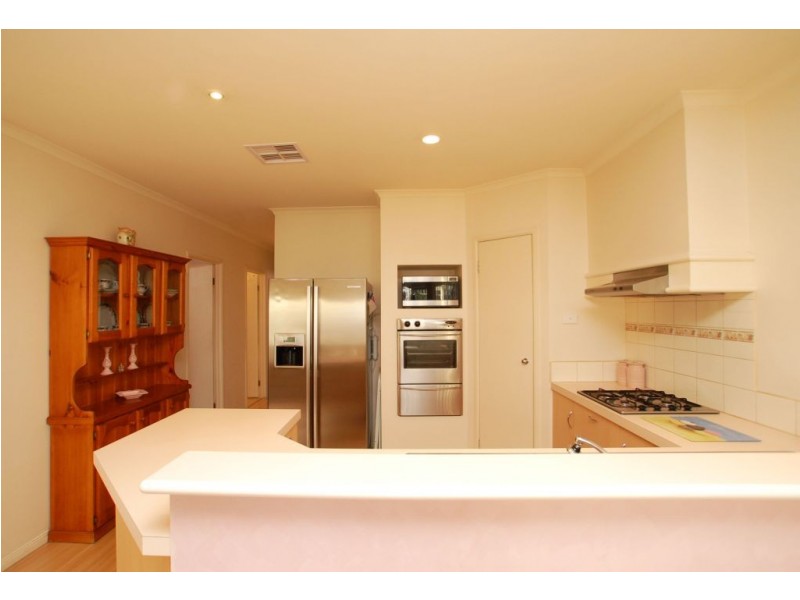 38 Wisla Circuit, Roxburgh Park VIC 3064