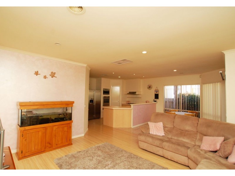 38 Wisla Circuit, Roxburgh Park VIC 3064