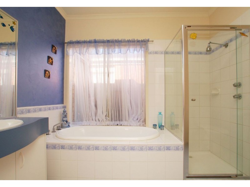 38 Wisla Circuit, Roxburgh Park VIC 3064