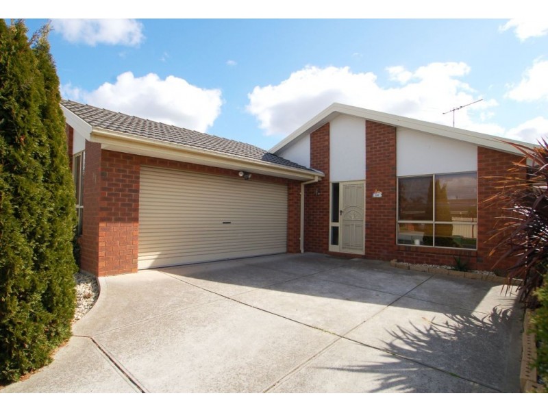 11 Lynx Avenue, Roxburgh Park VIC 3064