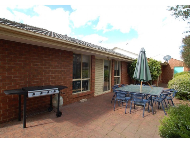 11 Lynx Avenue, Roxburgh Park VIC 3064