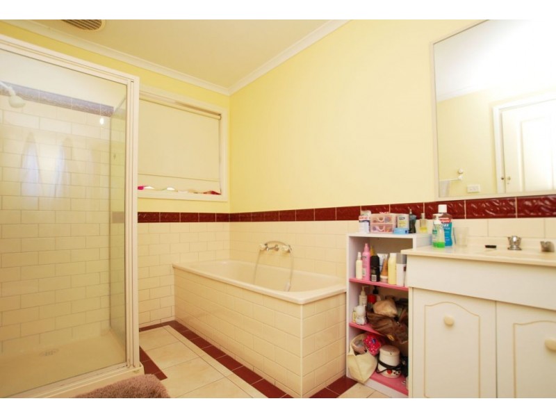 11 Lynx Avenue, Roxburgh Park VIC 3064