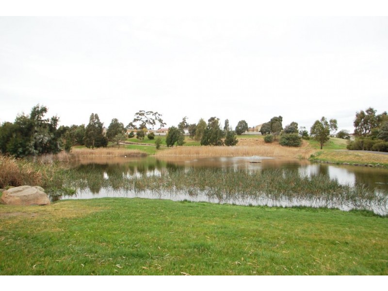 8 Sienna Court, Roxburgh Park VIC 3064