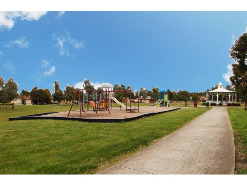 10 Manton Place, Roxburgh Park VIC 3064