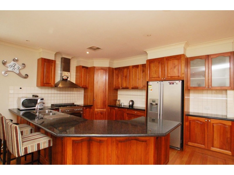 10 Deauville Green, Craigieburn VIC 3064