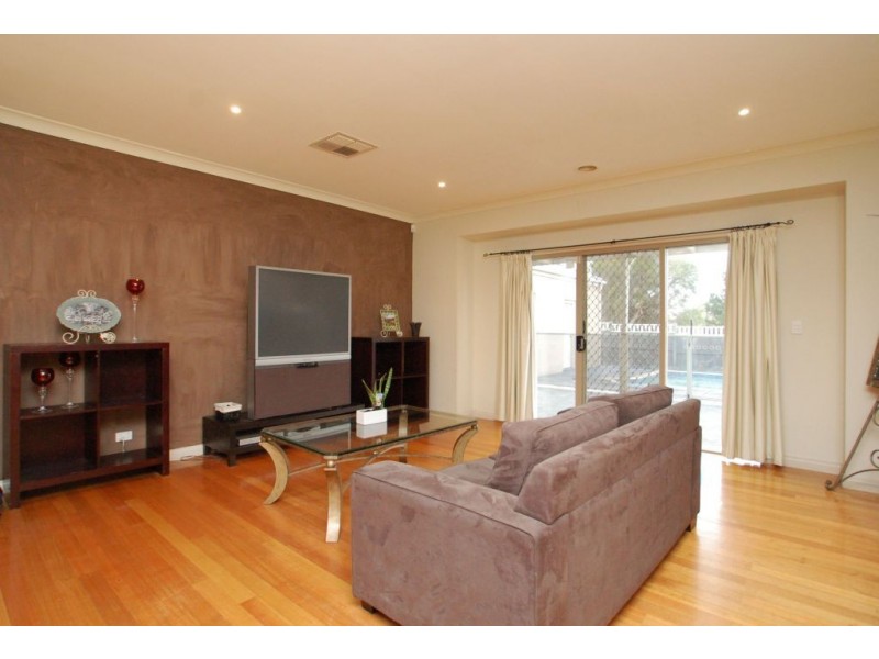 10 Deauville Green, Craigieburn VIC 3064