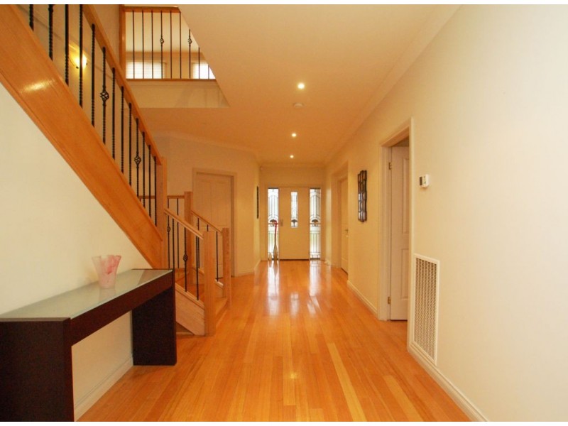 10 Deauville Green, Craigieburn VIC 3064