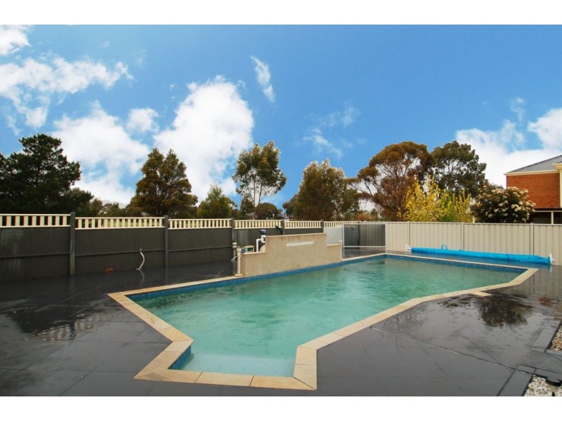 10 Deauville Green, Craigieburn VIC 3064